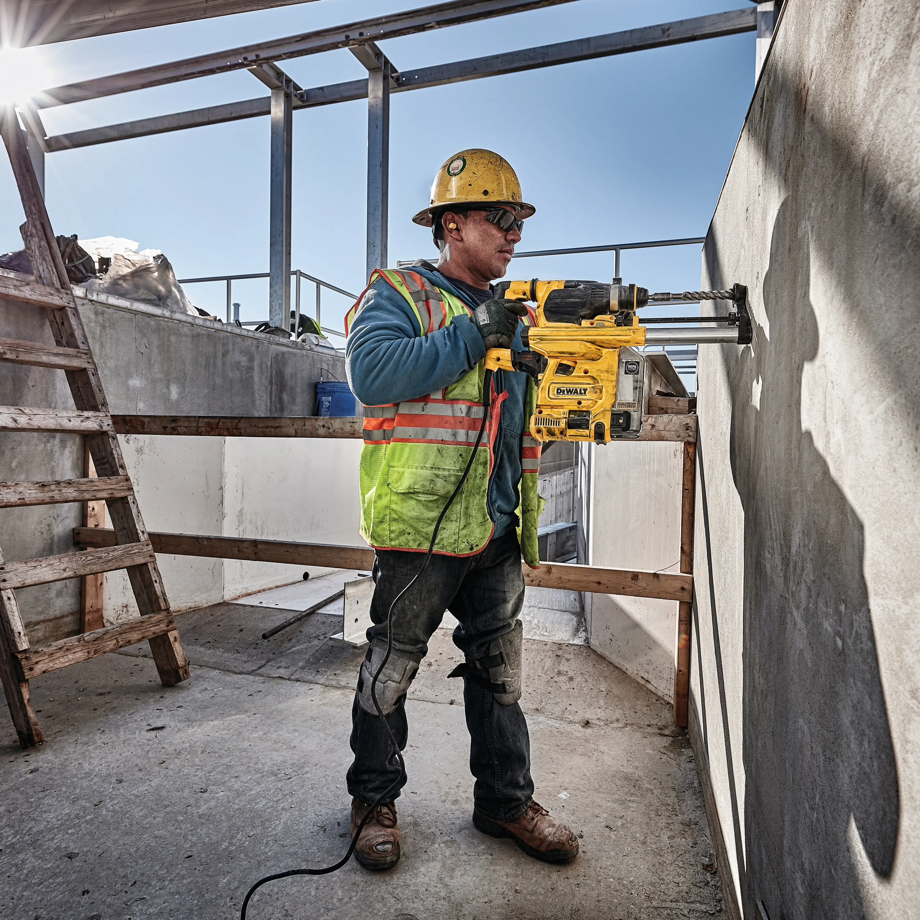 DeWalt D25333K 1-1/8" SDS Plus Rotary Hammer Kit